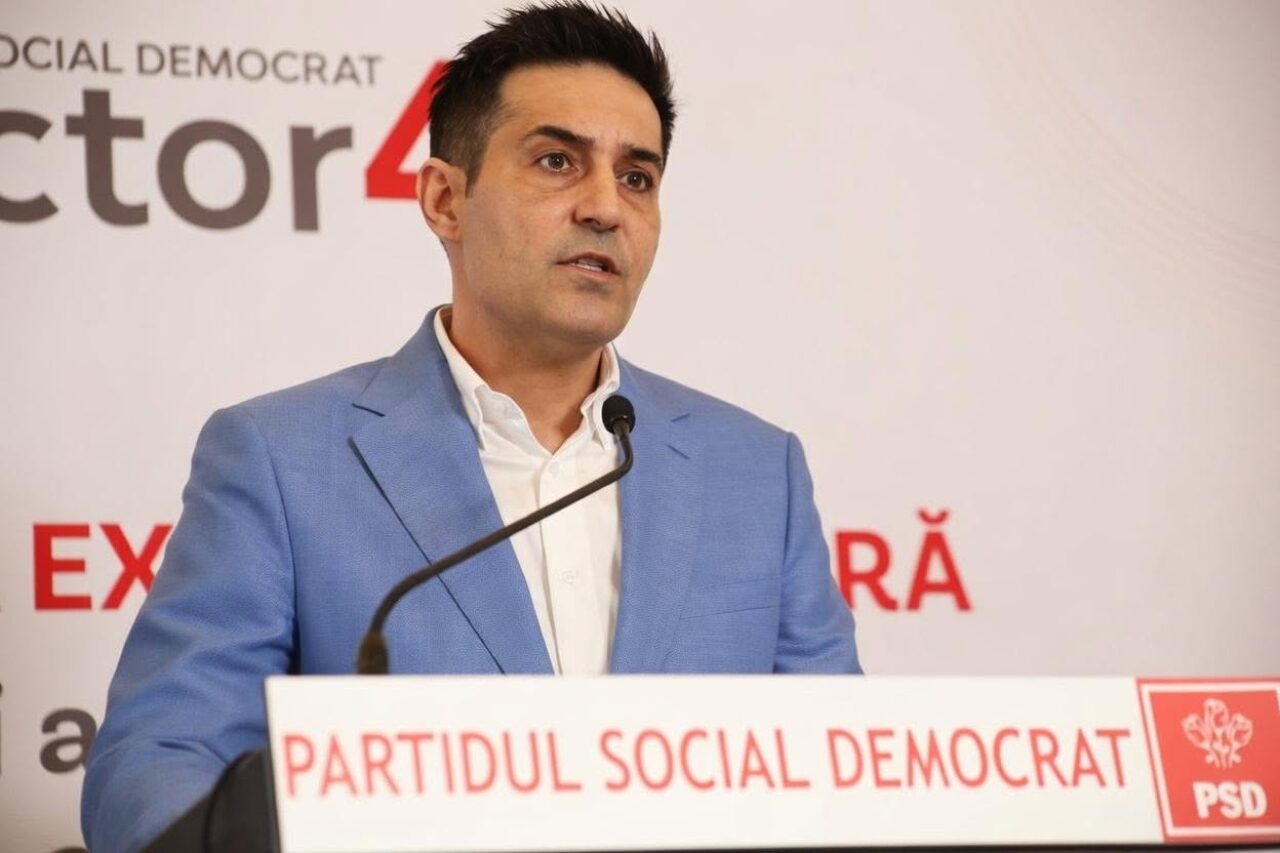 mureșan în cursa pentru guvernare, PSD anunță pregătirea pentru preluarea mandatului Europarlamentarul liberal Siegfried Mureșan, desemnat de președintele Klaus Iohannis să formeze noul guvern, se confruntă cu dificultăți în asigurarea majorității parlamentare necesare pentru învestire, numărând 233 de voturi din totalul de 465