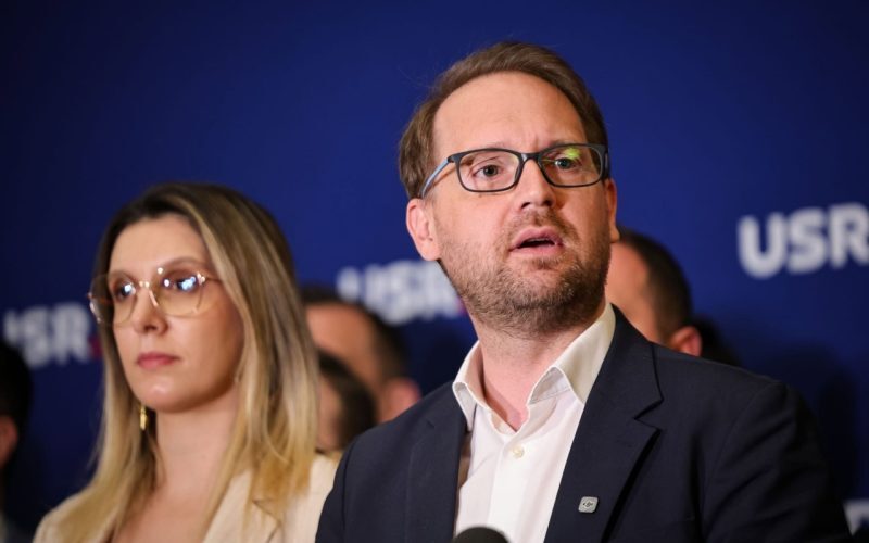 Fritz cere alegeri anticipate ca soluție la criza politică Liderul Uniunii Salvați România (USR), Dominic Fritz, a declarat că singura soluție pentru ieșirea din actuala criză politică din România o reprezintă alegerile anticipate