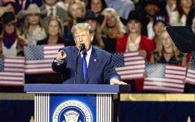 Promisiune electorală incendiară: 5.000 de dolari pentru fiecare adult american Președintele SUA, DONALD Trump, a lansat o promisiune electorală surprinzătoare înaintea alegerilor de la jumătatea mandatului: fiecare cetățean american adult va primi 5.000 de dolari dacă Partidul Republican își va păstra controlul asupra Camerei Reprezentanților și Senatului