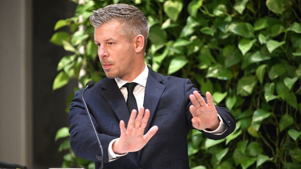 Premierul Ungariei, PÉTER MAGYAR, a lansat critici vehemente la adresa afacerilor omului de afaceri Attila BALÁZS, originar din județul Harghita, după ce companiile acestuia din Ungaria au intrat în procedură de insolvență