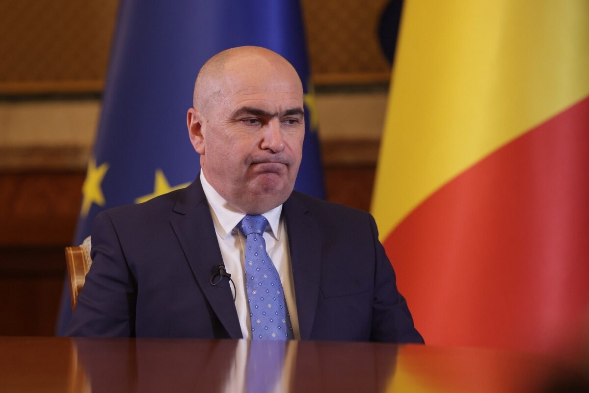 Prim-ministrul ILIE BOLojan, despre mandatul interimar: „Responsabilitatea de a asigura funcționarea statului” Prim-ministrul ILIE BOLojan respinge criticile conform cărora s-ar agăța de scaunul de premier, afirmând că acțiunile sale sunt dictate de responsabilitatea față de cetățeni de a garanta funcționarea statului, chiar și în condițiile unui mandat cu atribuții limitate