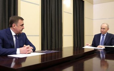 După aproape trei decenii la conducerea Rusiei, Vladimir Putin, în vârstă de 73 de ani, nu a indicat un succesor clar, lăsând în urmă un sistem politic centralizat în jurul persoanei sale, ceea ce îngreunează apariția unui lider evident