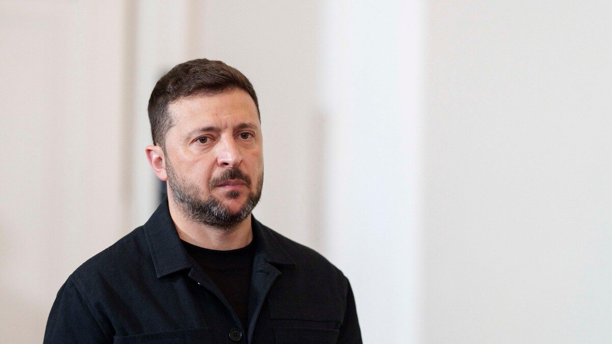 Avionul lui Zelenski, ținta de două ori a Rusiei în spațiul aerian moldovenesc Avionul prezidențial ucrainean, la bordul căruia se afla Volodimir Zelenski, a fost vizat de două ori de atacuri rusești în spațiul aerian al Republicii Moldova, în ultimele săptămâni