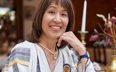 Japoneză de la Yokohama, îndrăgostită de România: de 27 de ani și-a construit viața aici O călătorie cu rucsacul în spate, începută acum 27 de ani, i-a schimbat complet viața unei femei din Yokohama, Japonia