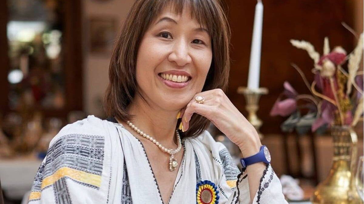 Japoneză de la Yokohama, îndrăgostită de România: de 27 de ani și-a construit viața aici O călătorie cu rucsacul în spate, începută acum 27 de ani, i-a schimbat complet viața unei femei din Yokohama, Japonia