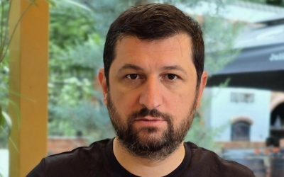 Marius Lulea, unul dintre fondatorii AUR, lansează săgeți către conducerea partidului, exprimându-și dezaprobarea față de o eventuală orientare populistă, în detrimentul unei abordări raționale privind reformarea statului român