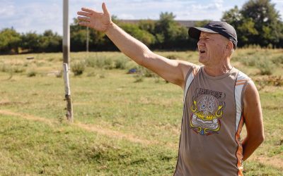 Lacul Movila Miresii, cândva o atracție balneară cu potențial turistic, a secat aproape complet, lăsând în urmă doar sare și frustrare în rândul localnicilor din comuna cu același nume, situată la aproximativ 15 kilometri de Brăila