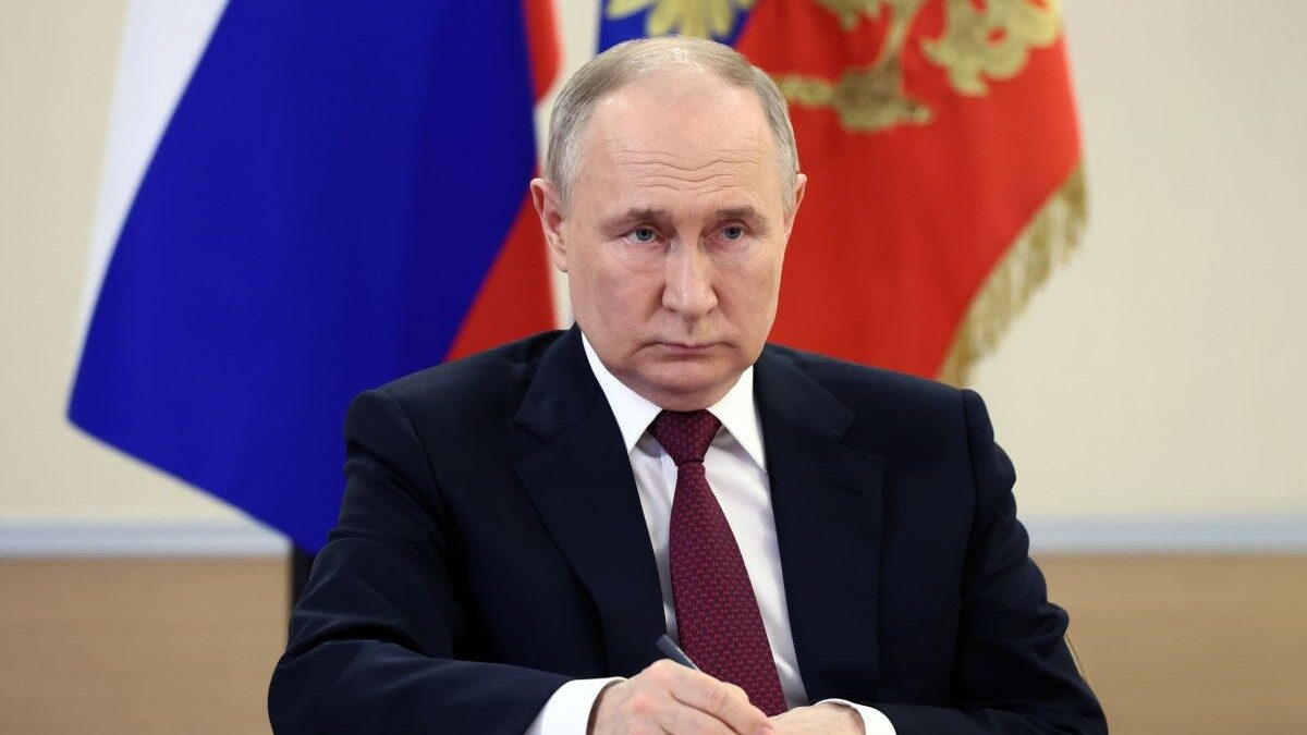 Putin extinde efectivele militare ale Rusiei cu 15.500 de militari Președintele RUS VLADIMIR Putin a semnat un decret ce autorizează o creștere cu 15.500 a numărului de militari în forțele armate ale RUSIEI