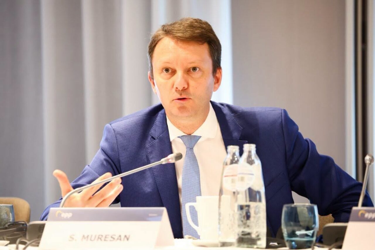 Siegfried Mureșan, desemnat premier, a declarat că prioritatea sa este elaborarea unui program de guvernare „serios și credibil”, menționând că munca în acest sens va începe imediat alături de experți ai partidelor PNL, USR și UDMR