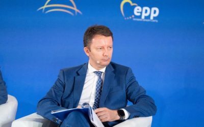 Mureșan, pe muchie de cuțit: Provocarea majorității parlamentare Siegfried Mureșan, propus premier de către trioul PNL-USR-UDMR, se confruntă cu o provocare majoră în Parlament