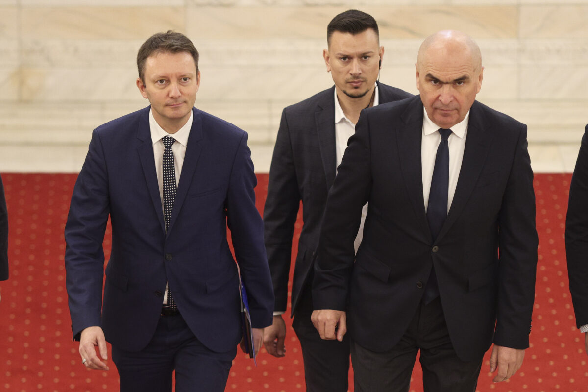Mureșan anunță programul de guvernare, cu accent pe stabilitate fiscală și competență Premierul desemnat SIEGFRIED MUREȘAN a confirmat că programul de guvernare al viitorului cabinet, format din PNL, USR și UDMR, este aproape finalizat