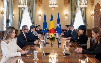 Calea spre un nou prim-ministru se conturează lent, dar Nicușor Dan, actorul principal al crizei politice, pare să tragă de timp, așteptând ca una dintre cele două soluții posibile să capete șanse reale de a trece de Parlament