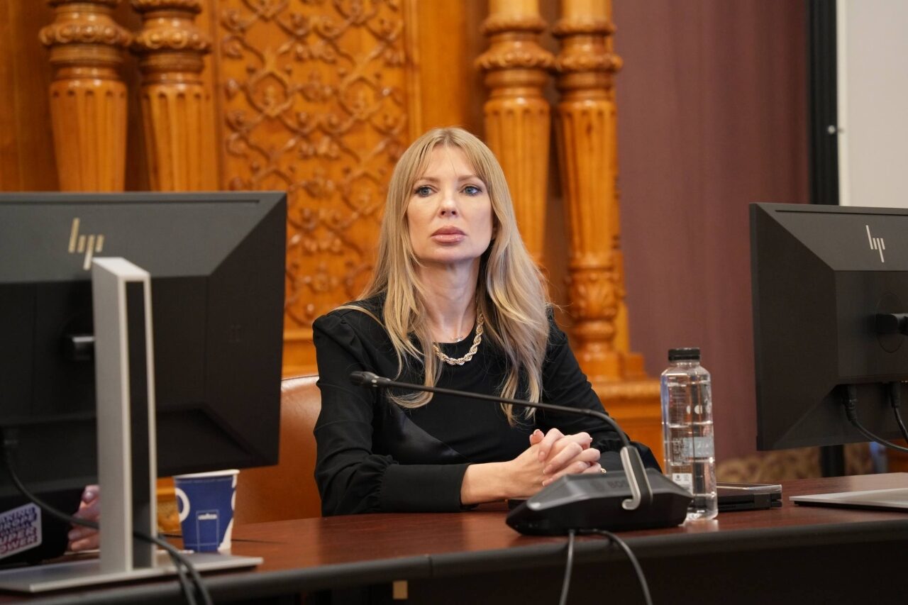 Victoria Stoiciu laudă decizia Episcopiei Hușilor privind restricționarea acțiunilor politice Victoria Stoiciu, fost vicepreședinte PSD, a salutat cu fermitate decizia Episcopiei Hușilor de a interzice desfășurarea oricăror acțiuni politice în bisericile din eparhia sa, subliniind curajul și discernământul demonstrat de episcopul Ignatie Trif