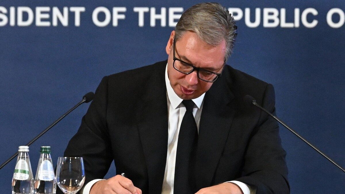 Președintele Serbiei, ALEKSANDAR VUCIC, și-a anunțat duminică seara demisia, punând capăt celui de-al doilea mandat prezidențial într-o mișcare politică anticipată, având în vedere intenția sa de a ocupa funcția de prim-ministru