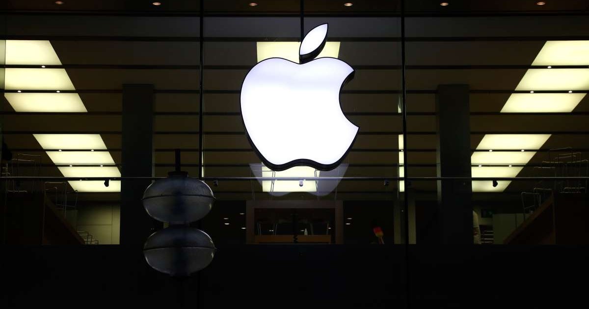 Apple a redus prețul celebrei sale lavete de șters ecrane, un produs lansat în 2021 și care a stârnit, de-a lungul timpului, numeroase discuții și glume în mediul online