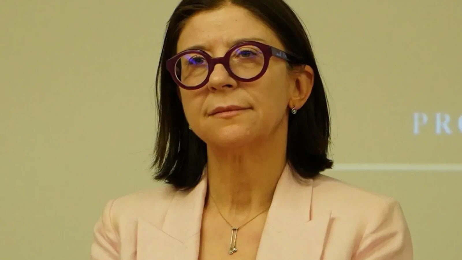 Propunere pentru Ministerul Justiției, la patru zile după o dezbatere Nominalizarea Andreei Chiș pentru funcția de Ministru al Justiției, survenită la scurt timp după participarea sa la o dezbatere publică în Timișoara, a generat întrebări în spațiul public