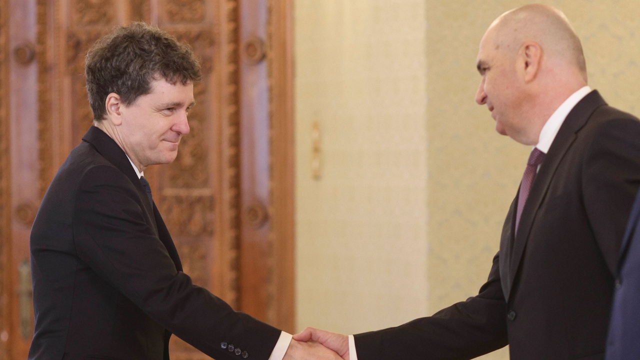 PNL, deschis la discuții pentru un nou guvern cu puteri depline Partidul Național Liberal (PNL) este pregătit să colaboreze cu orice premier va fi desemnat de Președintele Klaus Iohannis, cu condiția ca acesta să respecte anumite principii economice esențiale
