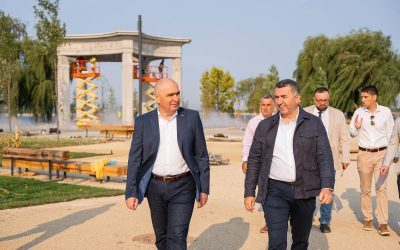 Premierul demis Ilie Bolojan a vizitat Lacul Morii din Capitală, alături de primarul Sectorului 6, Paul Moldovan, pentru a evalua progresul lucrărilor de amenajare