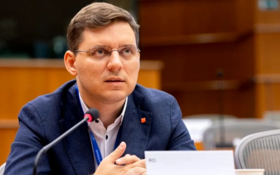 Programul de guvernare PNL-USR, criticat pentru lipsă de ambiție și conținut Europarlamentarul PSD Mihai Negrescu a criticat vehement programul de guvernare propus de PNL și USR, catalogându-l drept „lipsit de conținut și de ambiție”