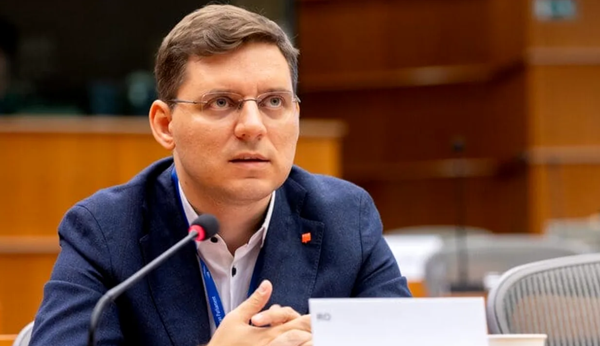 Programul de guvernare PNL-USR, criticat pentru lipsă de ambiție și conținut Europarlamentarul PSD Mihai Negrescu a criticat vehement programul de guvernare propus de PNL și USR, catalogându-l drept „lipsit de conținut și de ambiție”