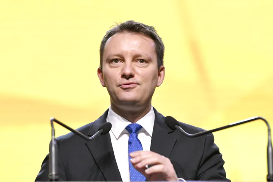 Siegfried Mureșan, propus premier, deține investiții semnificative în titluri de stat Siegfried Mureșan, europarlamentar PNL și vicepreședinte al Partidului Popular European (PPE), a fost propus pentru funcția de premier, decizia fiind anunțată de Nicușor Dan ieri, după finalizarea consultărilor de la Palatul Cotroceni