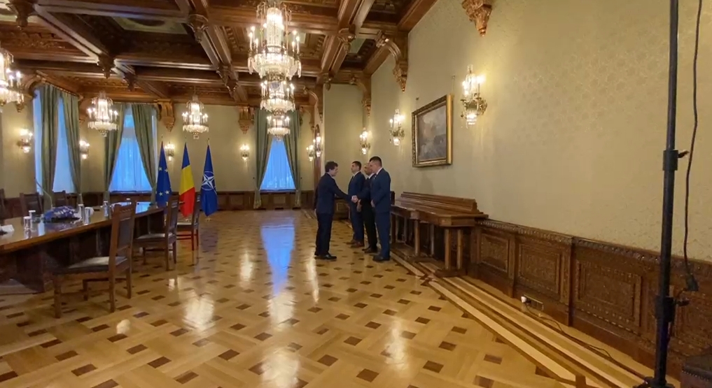 Consultări la Cotroceni pentru desemnarea unui nou premier Președinții și reprezentanții partidelor politice din Parlament se reunesc astăzi la Palatul Cotroceni pentru o nouă rundă de consultări cu președintele Nicușor Dan, în vederea desemnării unui candidat pentru funcția de prim-ministru
