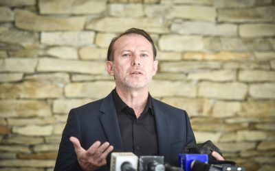 Cîțu critică vehement presiunea UE pentru creșterea taxelor Florin Cîțu, fost premier al României, a lansat un atac dur la adresa oficialilor Comisiei Europene (CE) și ai Consiliului European, calificând presiunea exercitată asupra statelor membre pentru majorarea taxelor înainte de aprobarea bugetului UE pe următorii șapte ani drept „cea mai proastă și cea mai nocivă decizie posibilă acum”