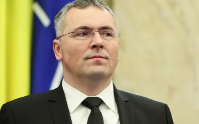Dezvăluirile despre o călătorie cu avionul privat spre Mykonos, la care au participat nume sonore din politică, justiție și mediul de afaceri, au stârnit reacții vehemente din interiorul sistemului judiciar