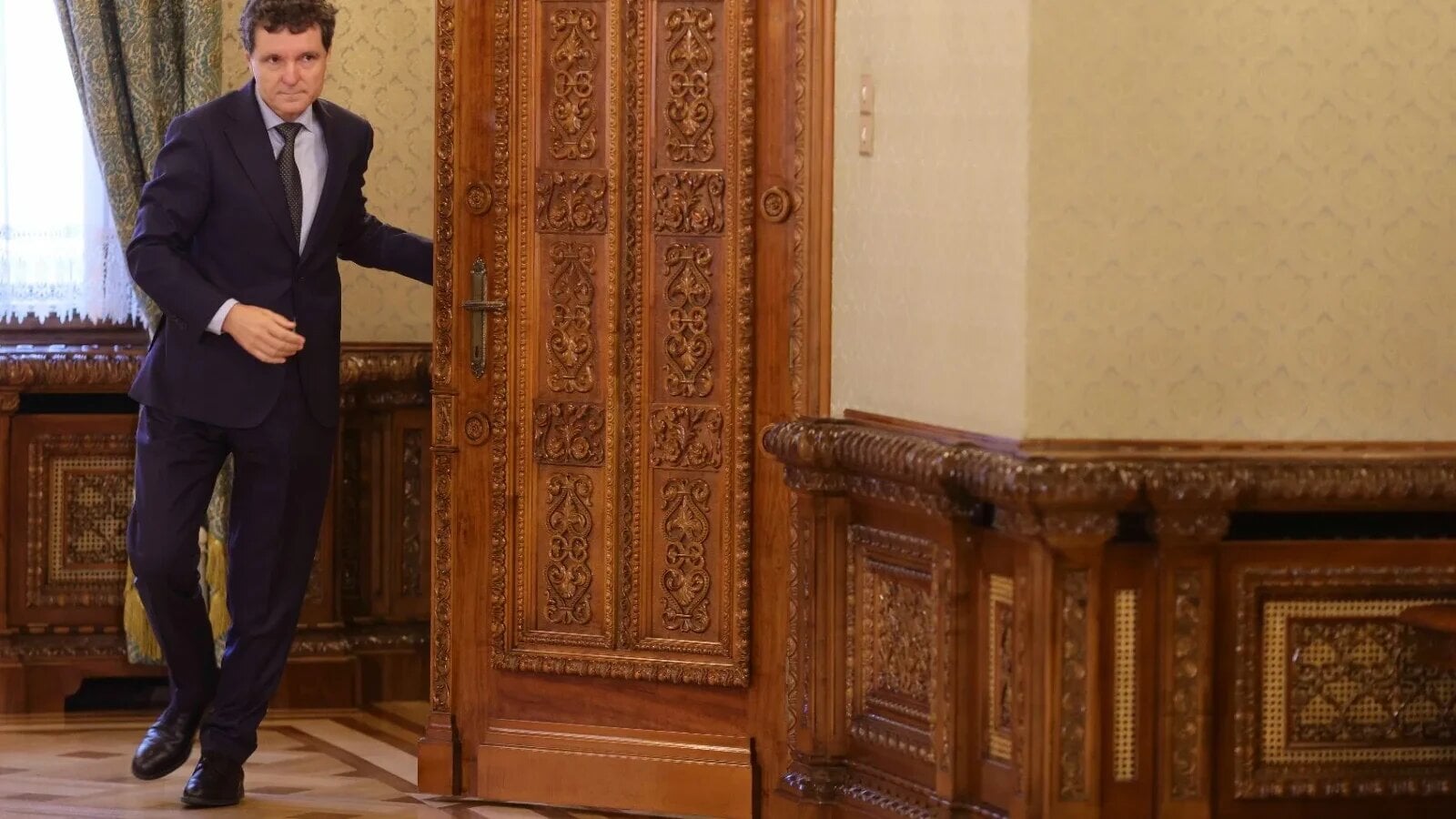 Nicuşor Dan, Preşedintele României, a declarat la New York că scenariul unui guvern PSD-AUR, deși invocat de unii lideri politici, nu are o bază solidă în configurația politică actuală
