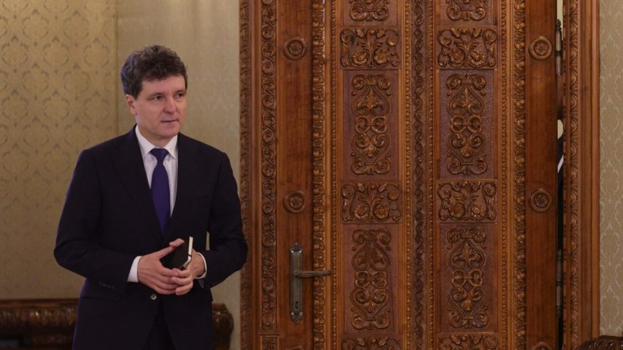 Consultări pentru premier la Cotroceni Președintele Nicușor Dan a început joi, la ora 09:00, consultările cu formațiunile parlamentare pentru desemnarea candidatului la funcția de prim-ministru