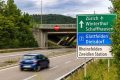 Radar defect, șoferi acuzați pe nedrept Aproximativ doisprezece automobiliști din Wetzikon, cantonul Zurich, Elveția, s-au trezit acuzați pe nedrept de depășirea vitezei, în condițiile în care limita legală pe sectorul respectiv era de 30 km/h