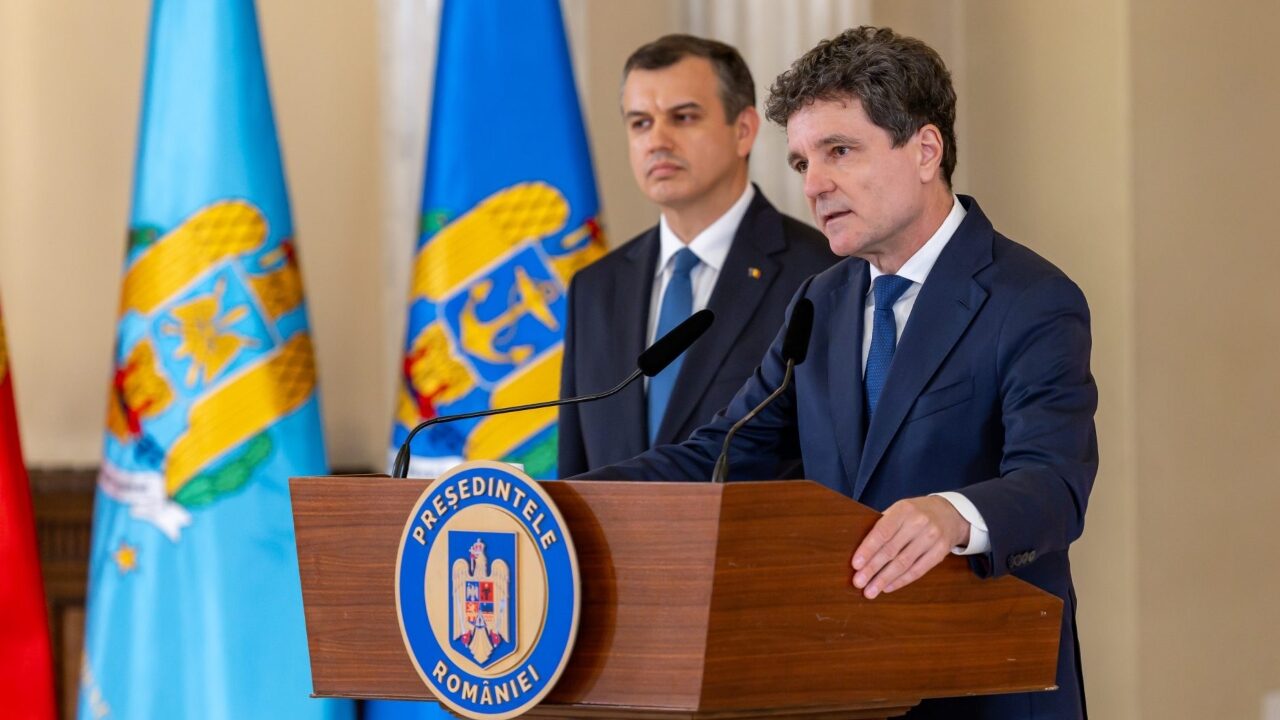 Blocaj politic la București: Președintele Dan caută un premier tehnocrat Președintele Nicușor Dan se confruntă cu un blocaj politic major în încercarea de a forma un nou Guvern, context în care varianta unui premier tehnocrat, cu expertiză economică și fără legături politice, revine în prim-plan