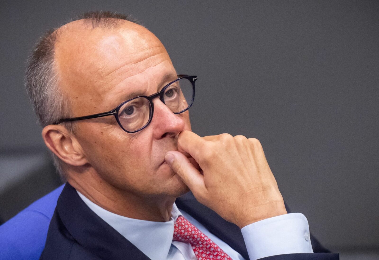 AfD dă fiori politicii germane în Mecklenburg-Pomerania Inferioară Partidul Alternativa pentru Germania (AfD), cunoscut pentru pozițiile sale anti-migraționiste, își consolidează semnificativ prezența în landul german Mecklenburg-Pomerania Inferioară