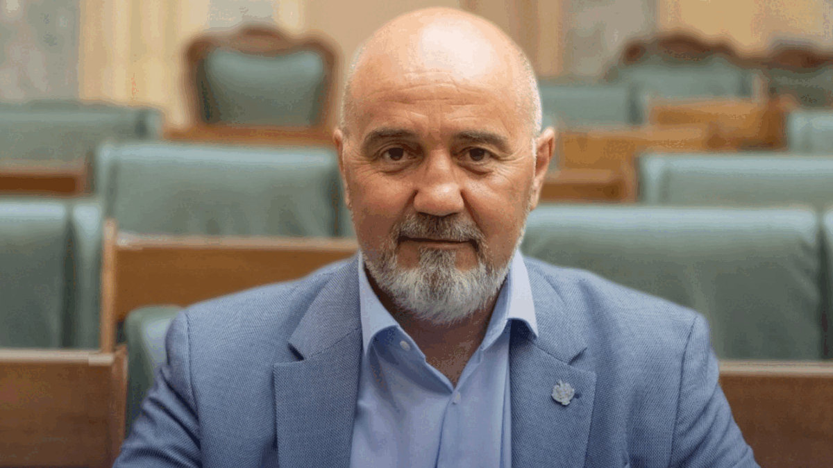 Senatorul George Ștefănache părăsește USR, invocând distanțarea partidului de problemele reale ale cetățenilor Senatorul George Ștefănache a anunțat, pe pagina sa de Facebook, decizia de a se retrage din Uniunea Salvați România (USR)