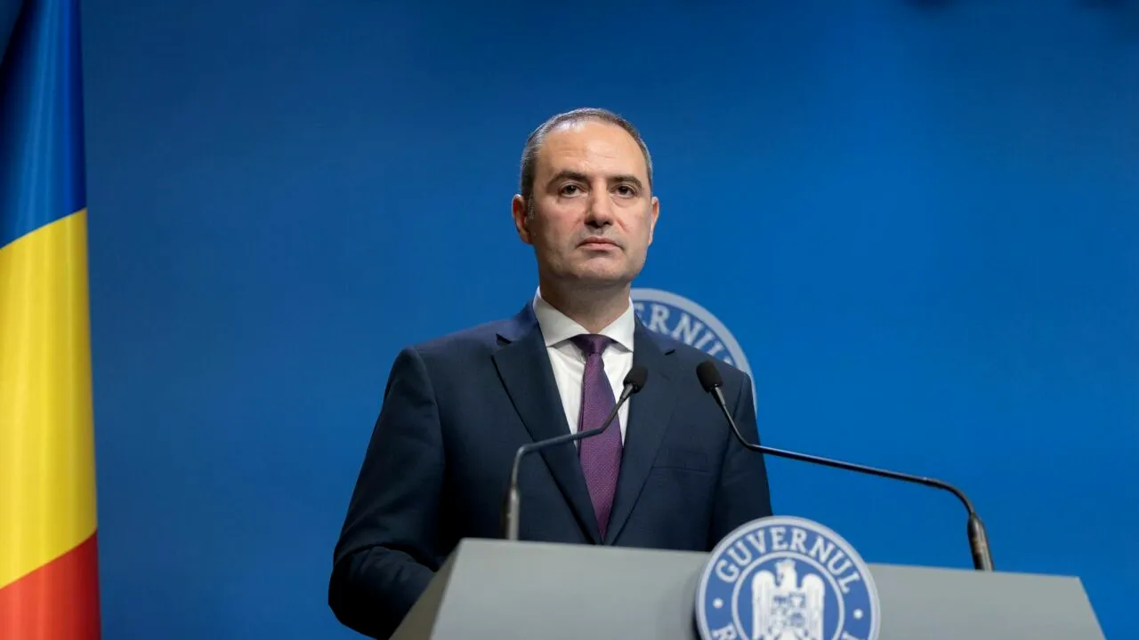 Ministrul Finanțelor, ALEXANDRU NAZARE, a avertizat că România trebuie să mențină un curs de „mai puțină risipă, mai multă disciplină”, model considerat esențial pentru continuarea reducerii deficitului bugetar