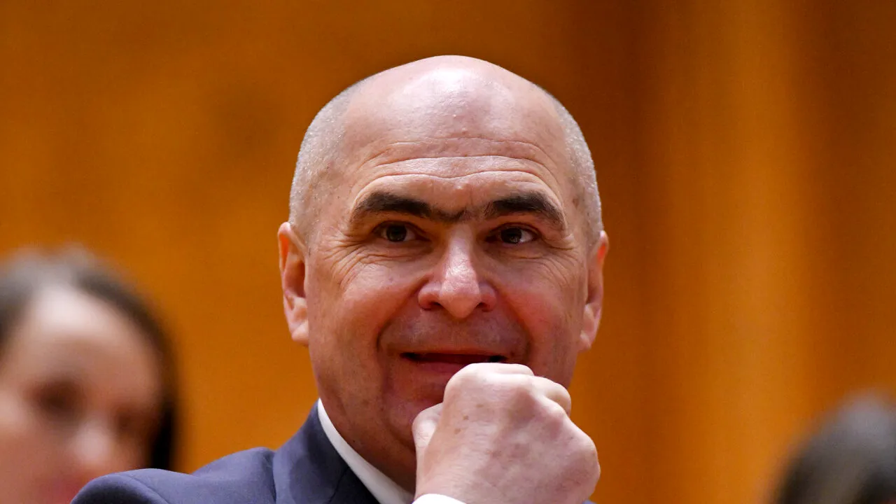 Marius Constantin Budăi, fost ministru al Muncii, a lansat acuzații vehemente la adresa premierului demis, Ilie Bolojan, pe pagina sa de Facebook, unde îl acuză pe acesta de ipocrizie în privința măsurilor de austeritate promovate la Guvern