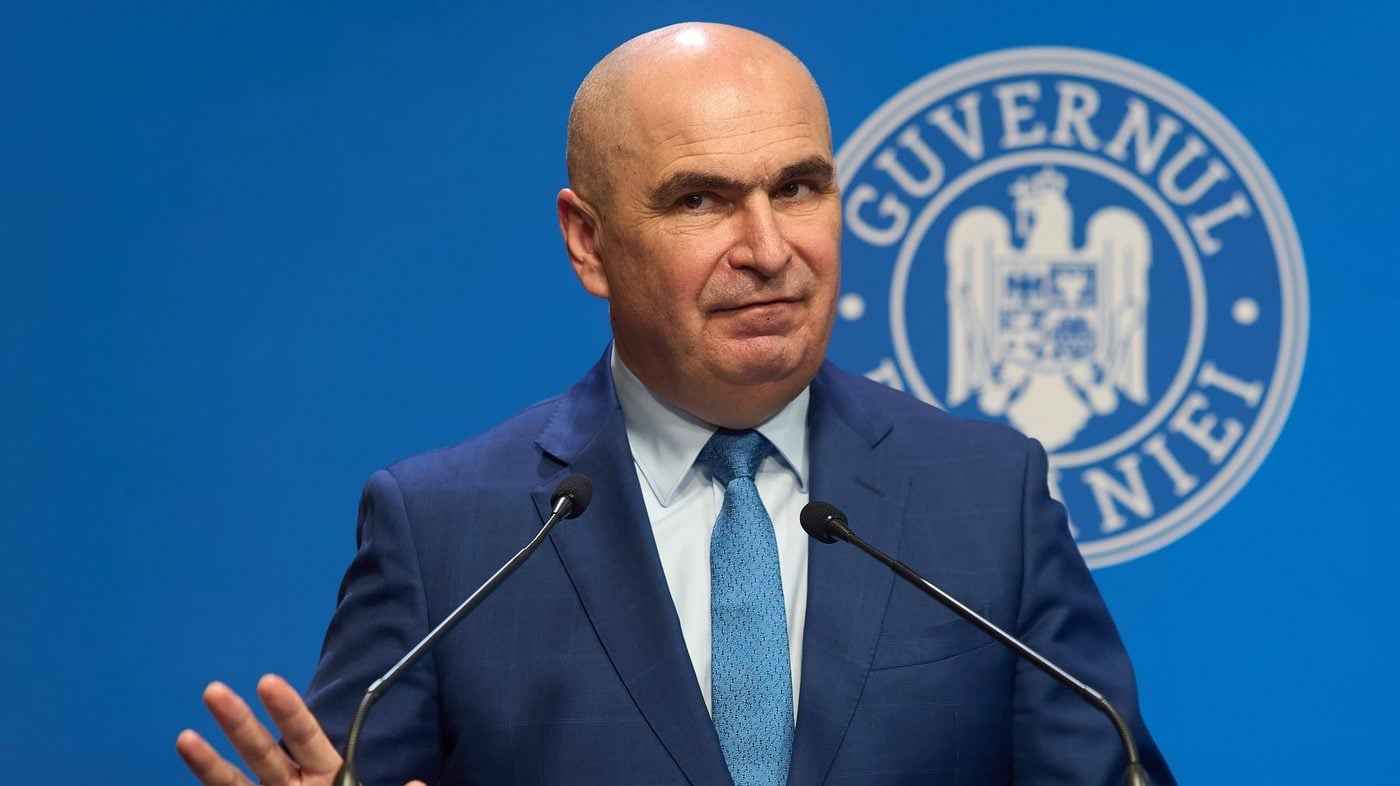 Guvernul interimar laudă politicile de stabilizare, dar recunoaște impactul asupra nivelului de trai Premierul Ilie Bolojan a prezentat o serie de indicatori macroeconomici pe care îi consideră dovezi ale succesului politicilor de corecție fiscală implementate în mandatul Guvernului interimar