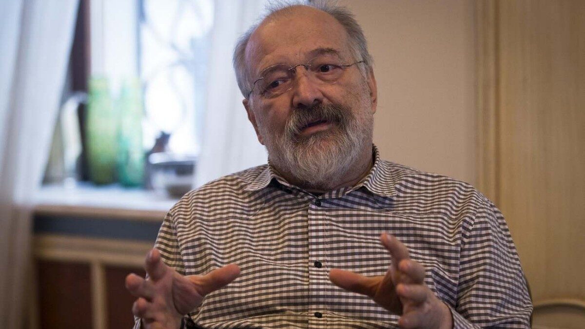 Numirea Sorinei Matei ca interimar la conducerea Televiziunii Române (TVR) este percepută de scriitorul Stelian Tănase ca având o dublă miză politică: pe de o parte, dorința AUR de a fi mai bine reprezentat, iar pe de altă parte, pregătirea pentru viitoarele alegeri
