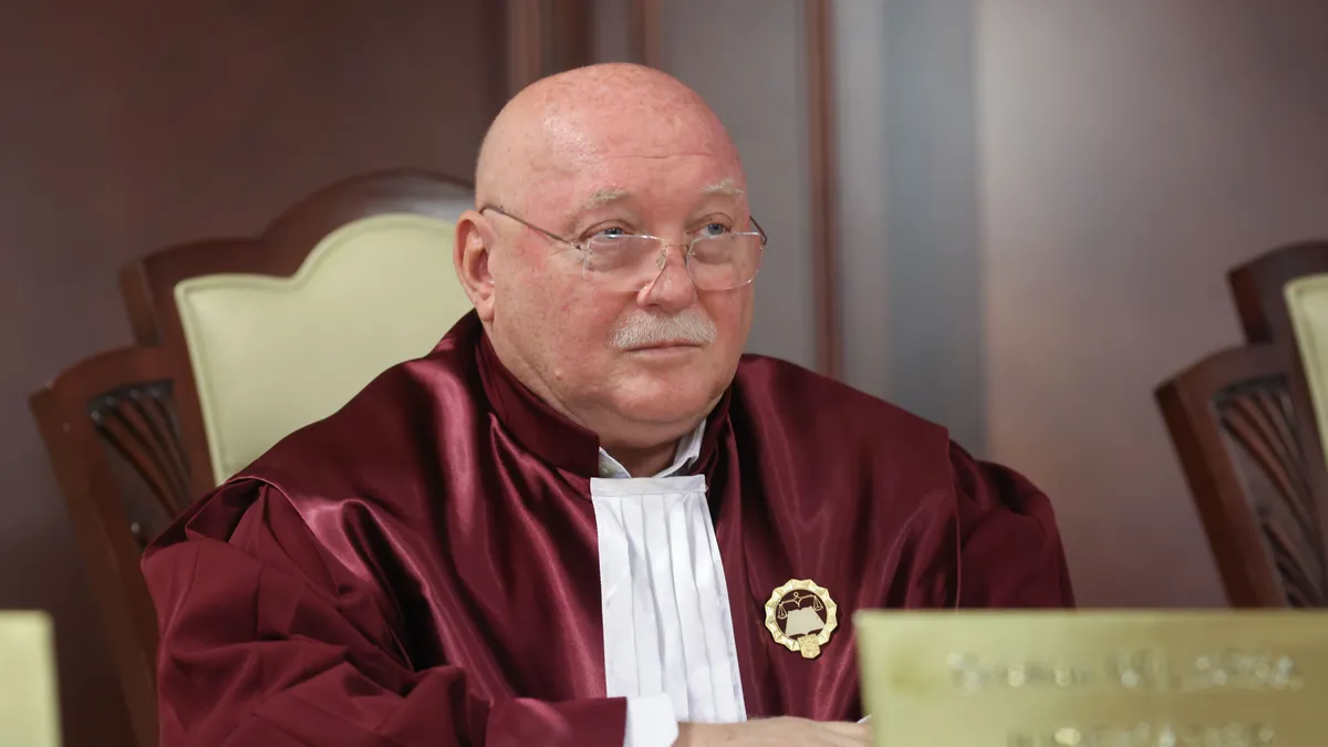 Comisia de Constituționalitate din Senat se va pronunța asupra unui nou incident ce îl vizează pe judecătorul Curții Constituționale, Cristian Deliorga