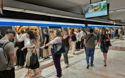 Costul real al unei călătorii cu metroul, mult peste tariful plătit de bucureșteni O călătorie cu metroul din București ar costa în realitate aproximativ 14 lei pentru Metrorex, în timp ce prețul achitat de călători este semnificativ mai mic datorită compensației oferite de stat