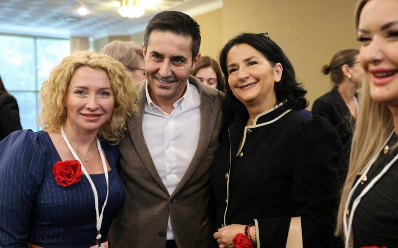 PSD, pregătit pentru alegeri și guvernare Claudiu Manda, secretarul general al Partidului Social Democrat (PSD), a declarat vineri seara, din Sinaia, unde a participat la o întâlnire cu femeile social-democrate, că formațiunea politică pe care o reprezintă este pregătită atât pentru anticipate, cât și pentru a prelua responsabilitatea guvernării