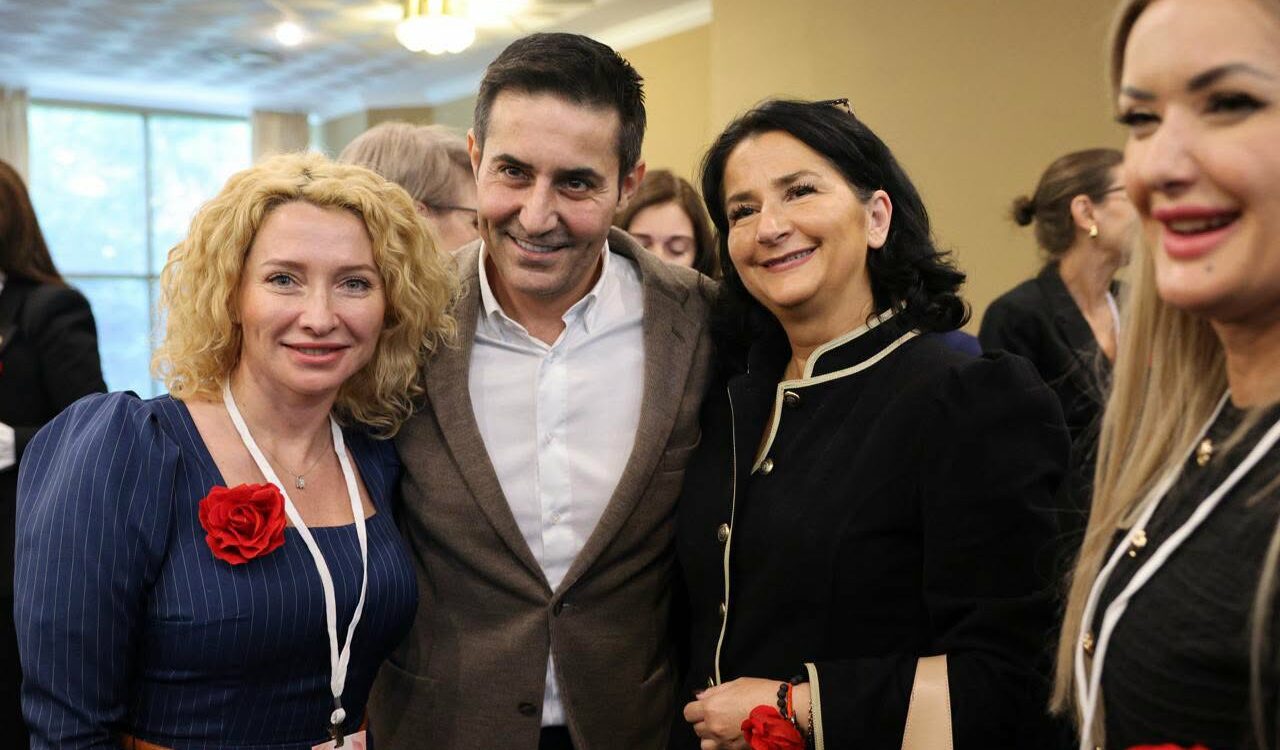 PSD, pregătit pentru alegeri și guvernare Claudiu Manda, secretarul general al Partidului Social Democrat (PSD), a declarat vineri seara, din Sinaia, unde a participat la o întâlnire cu femeile social-democrate, că formațiunea politică pe care o reprezintă este pregătită atât pentru anticipate, cât și pentru a prelua responsabilitatea guvernării
