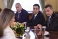 Secretarul general al PSD, Claudiu Manda, a criticat dur situația din sistemul sanitar românesc, acuzând Guvernul condus de premierul desemnat Ilie Bolojan că a construit un buget deficitar, insuficient pentru a acoperi necesarul de resurse, în special pentru serviciile medicale de urgență