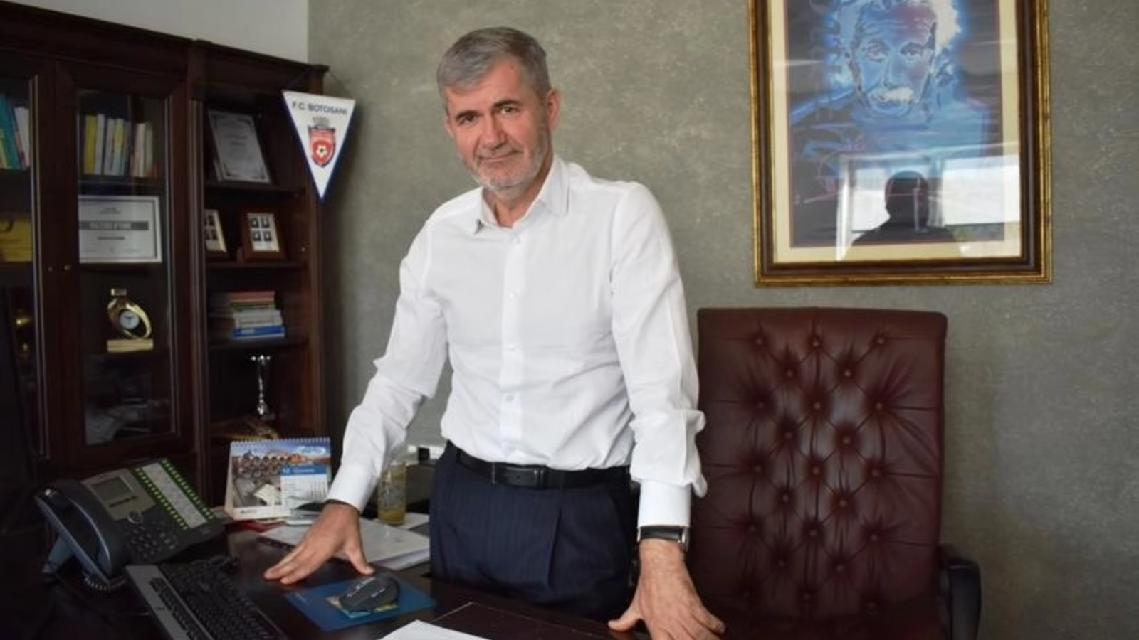 Valeriu Iftime, președintele Consiliului Județean Botoșani, îndeamnă Partidul Național Liberal (PNL) și pe premierul desemnat, Siegfried Mureșan, să înceteze atacurile politice și să depună eforturi pentru a convinge Partidul Social Democrat (PSD) să susțină formarea noului guvern