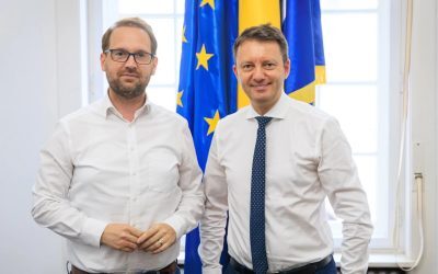 Mureșan vizează susținerea USR pentru reformarea României Europarlamentarul PNL, Siegfried Mureșan, desemnat de președintele Nicușor Dan pentru funcția de prim-ministru, și-a exprimat joi, 23 septembrie, pe pagina personală de Facebook, convingerea că Uniunea Salvați România (USR) va fi un partener de nădejde în procesul de reformare a țării