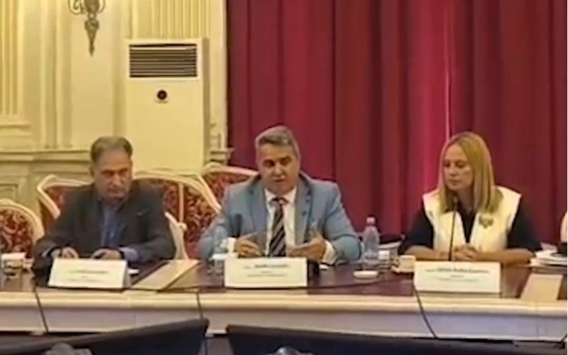 Senatori AUR, nemulțumiți de lipsa de prezență la audieri Senatorul AUR, CORNELIU NEGRU, secretarul Comisiei de Constituționalitate, și-a exprimat vehement nemulțumirea în urma neprezentării, marți, a celor convocați la audierile privind împrejurările unei întâlniri dintre șefa Curții Constituționale, SIMINA TĂNĂSESCU, și premierul demis, ILIE BOLOJAN