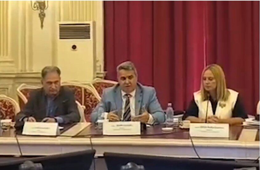 Senatori AUR, nemulțumiți de lipsa de prezență la audieri Senatorul AUR, CORNELIU NEGRU, secretarul Comisiei de Constituționalitate, și-a exprimat vehement nemulțumirea în urma neprezentării, marți, a celor convocați la audierile privind împrejurările unei întâlniri dintre șefa Curții Constituționale, SIMINA TĂNĂSESCU, și premierul demis, ILIE BOLOJAN