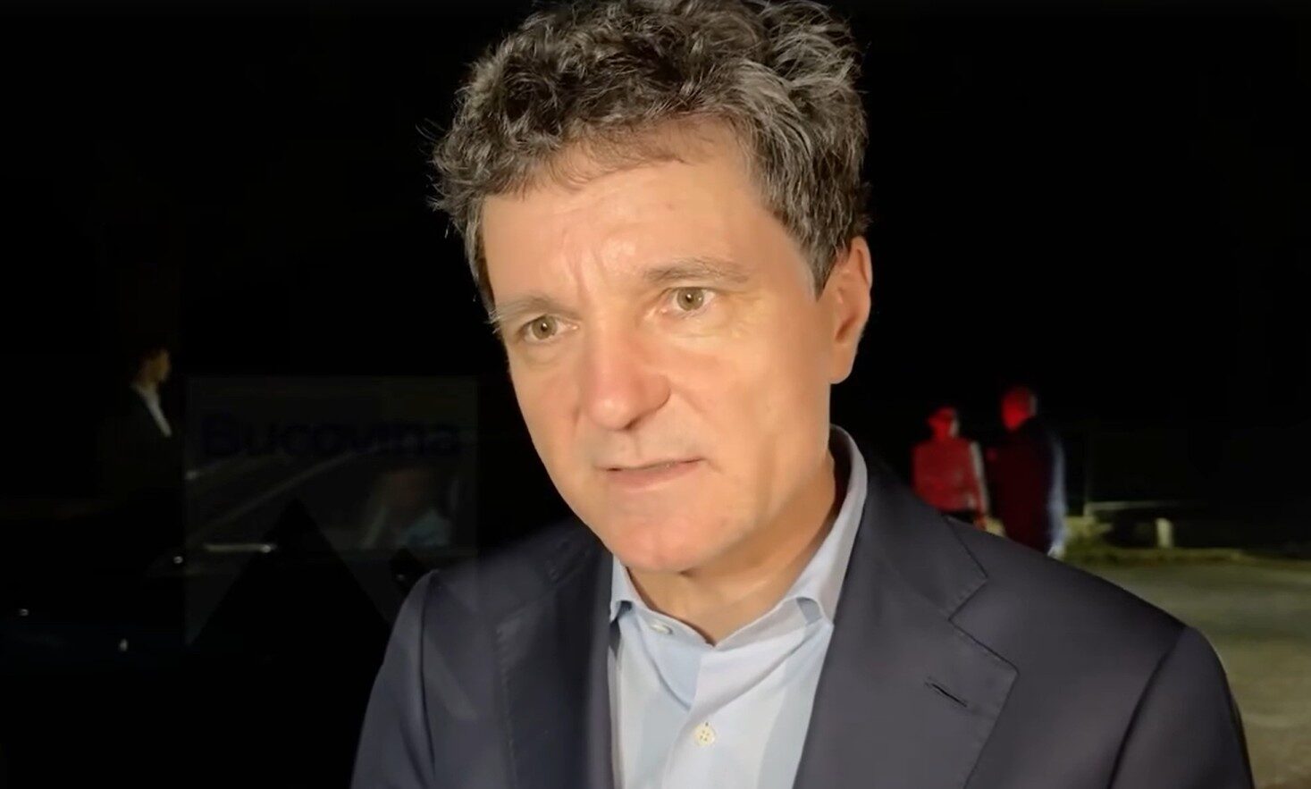 Președintele Nicușor Dan, vizită la Mănăstirea Dragomirna în drum spre Ucraina Președintele Nicușor Dan a efectuat o vizită la Mănăstirea Dragomirna, situată la aproximativ 12 kilometri nord de Suceava, în timp ce se deplasa spre Ucraina pentru a participa la Summit-ul Carpaților