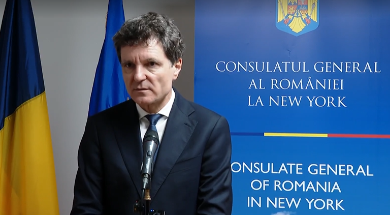 Nicuşor Dan, președintele României, a declarat marți, în cadrul unei vizite la New York, că reținerea lui Călin GEORGESCU nu are legătură cu alegerile prezidențiale din 2024, ci vizează o acuzație de înșelăciune