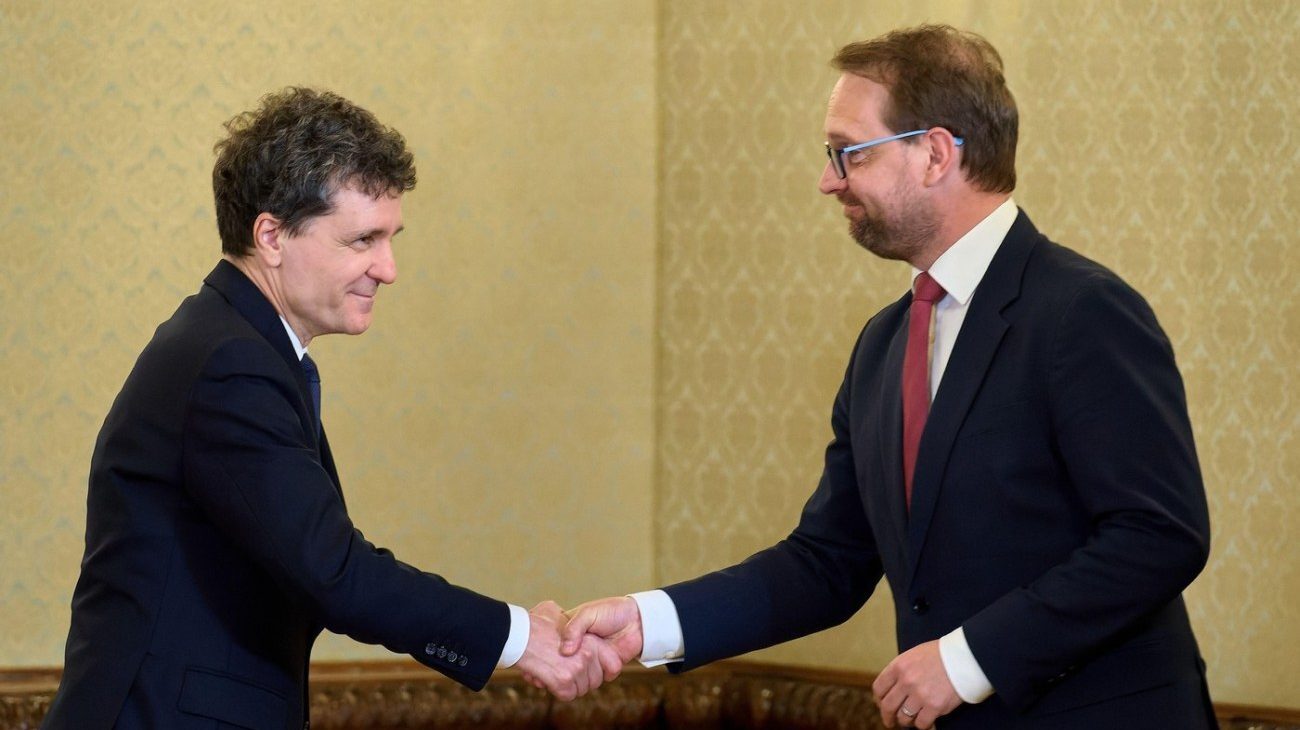 Comisia Europeană cere clarificări majore Bucureștiului pe legea integrității Comisia Europeană a transmis autorităților de la București șapte întrebări punctuale referitoare la conformitatea „Legii ANI” cu legislația europeană